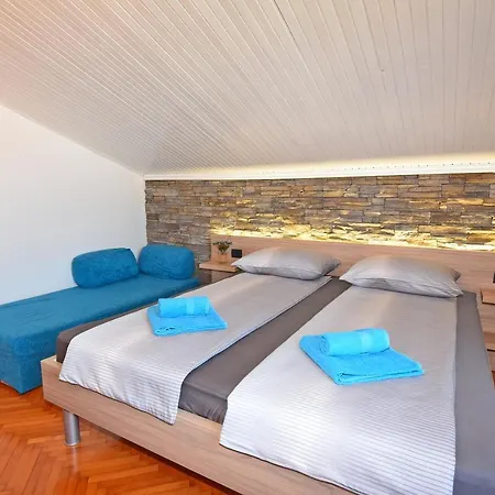 Leona Apartment