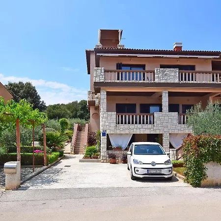 Leona Апартаменты *