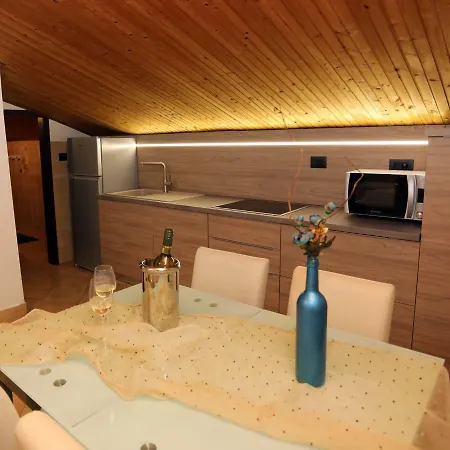 Leona Apartament Pula